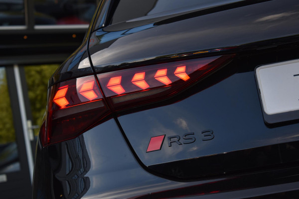 Audi RS3 Sportback 2.5 TFSI RS3 quattro HULK Pano HUD Kuip Lane Sonos Camera RS3 400PK