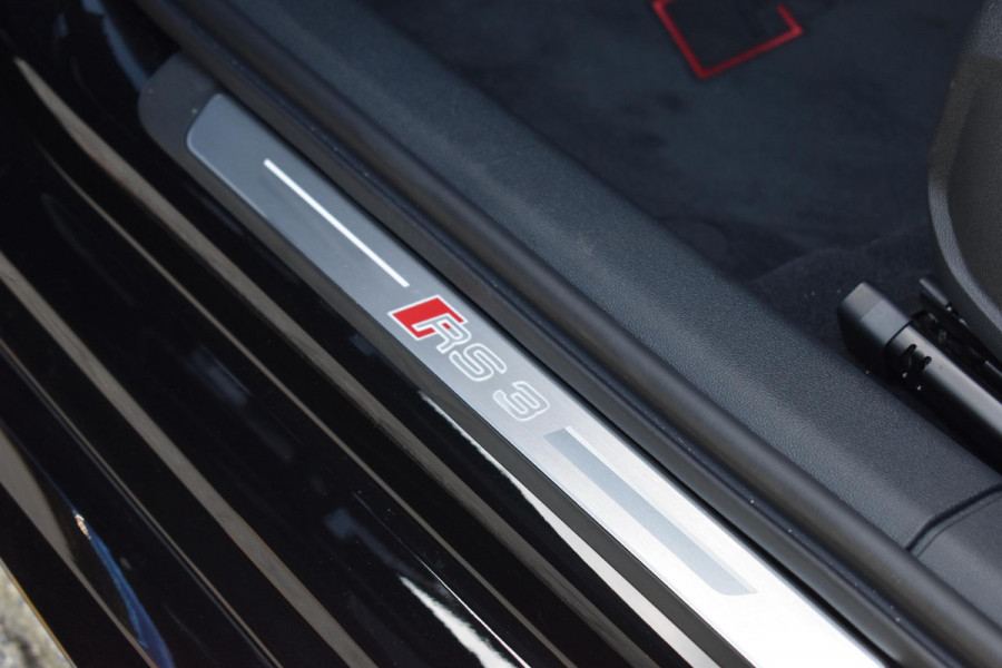 Audi RS3 Sportback 2.5 TFSI RS3 quattro HULK Pano HUD Kuip Lane Sonos Camera RS3 400PK