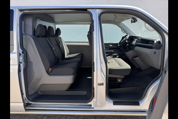 Volkswagen Transporter 2.0 TDI L2H1 30 DC Highline DSG Trekhaak 2500kg Cruise Carplay Navigatie DAB Radio