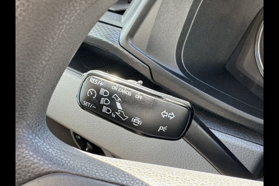 Volkswagen Transporter 2.0 TDI L2H1 30 DC Highline DSG Trekhaak 2500kg Cruise Carplay Navigatie DAB Radio