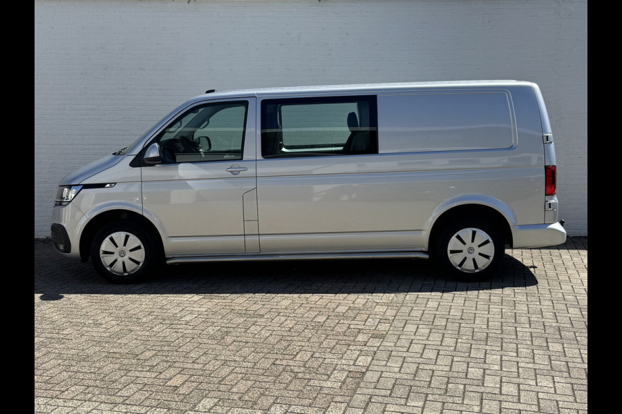 Volkswagen Transporter 2.0 TDI L2H1 30 DC Highline DSG Trekhaak 2500kg Cruise Carplay Navigatie DAB Radio