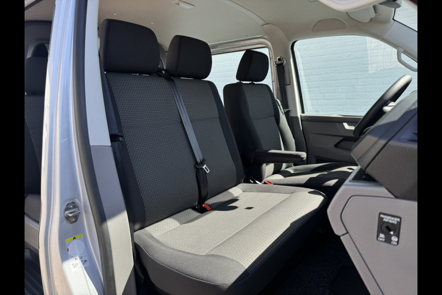 Volkswagen Transporter 2.0 TDI L2H1 30 DC Highline DSG Trekhaak 2500kg Cruise Carplay Navigatie DAB Radio