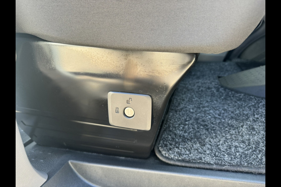 Volkswagen Transporter 2.0 TDI L2H1 30 DC Highline DSG Trekhaak 2500kg Cruise Carplay Navigatie DAB Radio