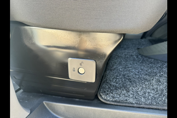 Volkswagen Transporter 2.0 TDI L2H1 30 DC Highline DSG Trekhaak 2500kg Cruise Carplay Navigatie DAB Radio
