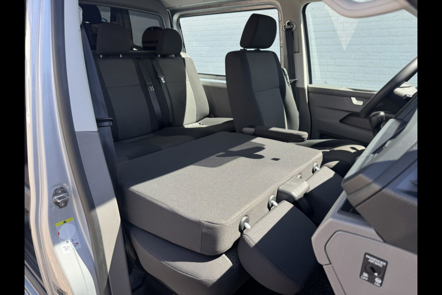 Volkswagen Transporter 2.0 TDI L2H1 30 DC Highline DSG Trekhaak 2500kg Cruise Carplay Navigatie DAB Radio