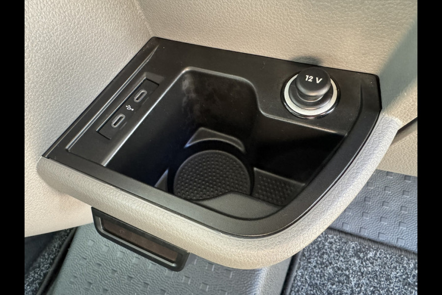 Volkswagen Transporter 2.0 TDI L2H1 30 DC Highline DSG Trekhaak 2500kg Cruise Carplay Navigatie DAB Radio
