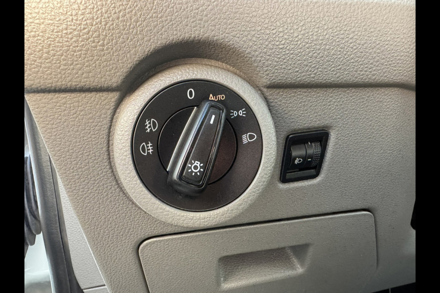 Volkswagen Transporter 2.0 TDI L2H1 30 DC Highline DSG Trekhaak 2500kg Cruise Carplay Navigatie DAB Radio