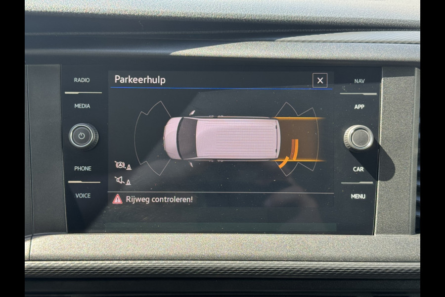 Volkswagen Transporter 2.0 TDI L2H1 30 DC Highline DSG Trekhaak 2500kg Cruise Carplay Navigatie DAB Radio