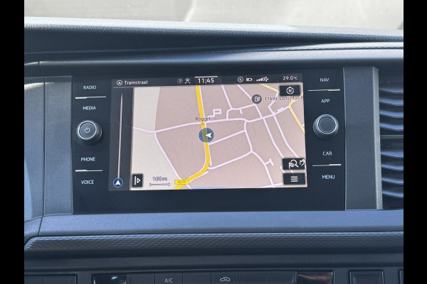 Volkswagen Transporter 2.0 TDI L2H1 30 DC Highline DSG Trekhaak 2500kg Cruise Carplay Navigatie DAB Radio