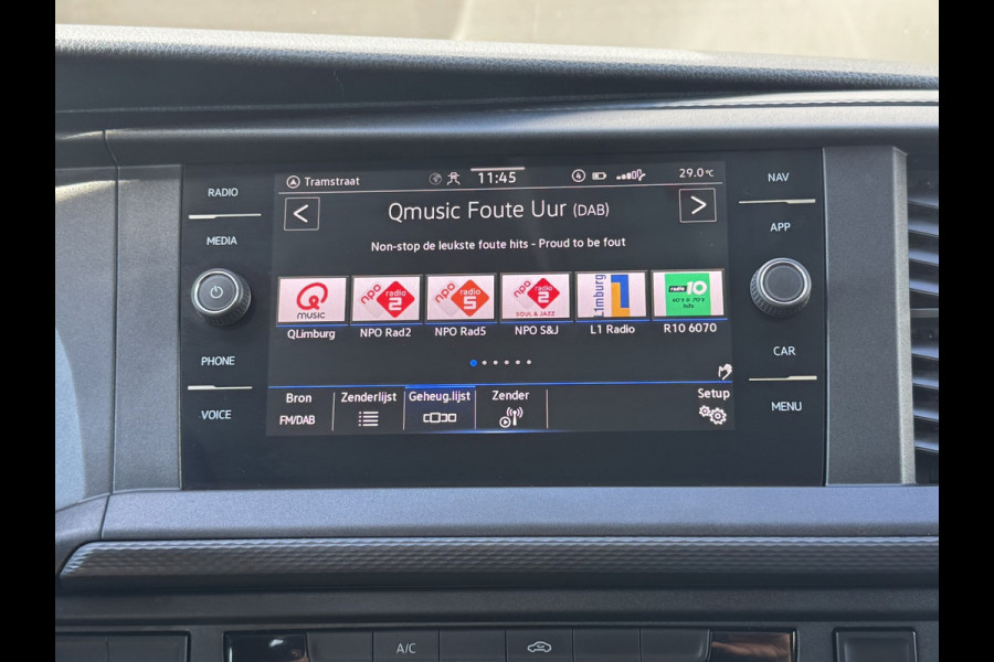 Volkswagen Transporter 2.0 TDI L2H1 30 DC Highline DSG Trekhaak 2500kg Cruise Carplay Navigatie DAB Radio