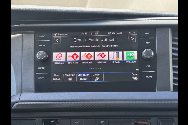 Volkswagen Transporter 2.0 TDI L2H1 30 DC Highline DSG Trekhaak 2500kg Cruise Carplay Navigatie DAB Radio