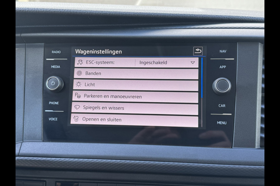 Volkswagen Transporter 2.0 TDI L2H1 30 DC Highline DSG Trekhaak 2500kg Cruise Carplay Navigatie DAB Radio