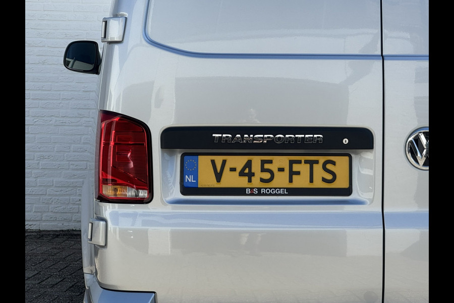 Volkswagen Transporter 2.0 TDI L2H1 30 DC Highline DSG Trekhaak 2500kg Cruise Carplay Navigatie DAB Radio
