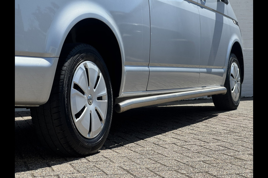 Volkswagen Transporter 2.0 TDI L2H1 30 DC Highline DSG Trekhaak 2500kg Cruise Carplay Navigatie DAB Radio