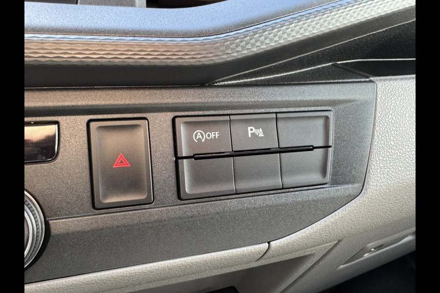 Volkswagen Transporter 2.0 TDI L2H1 30 DC Highline DSG Trekhaak 2500kg Cruise Carplay Navigatie DAB Radio