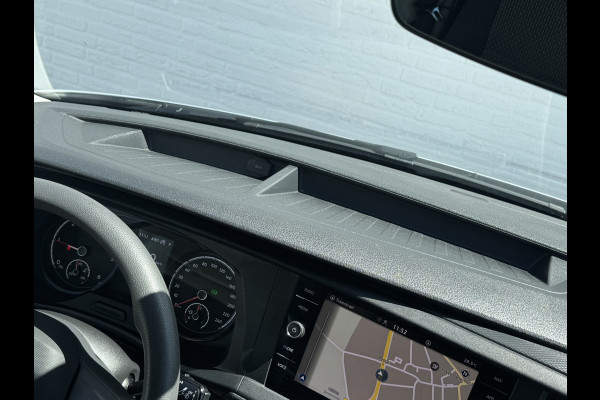 Volkswagen Transporter 2.0 TDI L2H1 30 DC Highline DSG Trekhaak 2500kg Cruise Carplay Navigatie DAB Radio