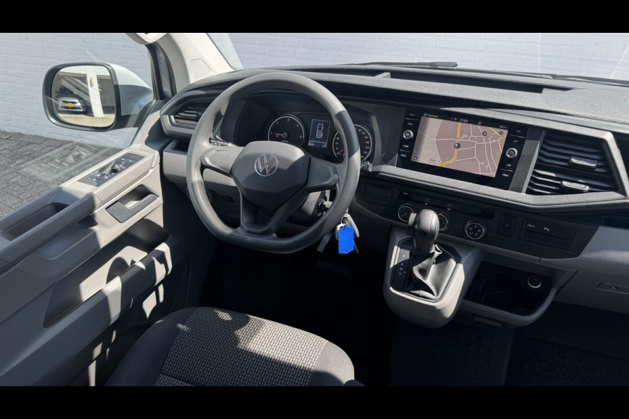 Volkswagen Transporter 2.0 TDI L2H1 30 DC Highline DSG Trekhaak 2500kg Cruise Carplay Navigatie DAB Radio