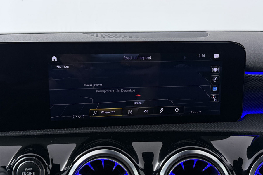 Mercedes-Benz A-Klasse 180 Business Solution Luxury (SFEERVERLICHTING, TREKHAAK UITKLAPBAAR, STOELVERWARMING, 1e EIGENAAR, CAMERA)