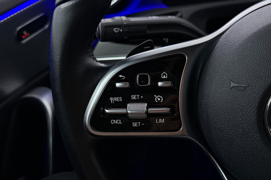 Mercedes-Benz A-Klasse 180 Business Solution Luxury (SFEERVERLICHTING, TREKHAAK UITKLAPBAAR, STOELVERWARMING, 1e EIGENAAR, CAMERA)