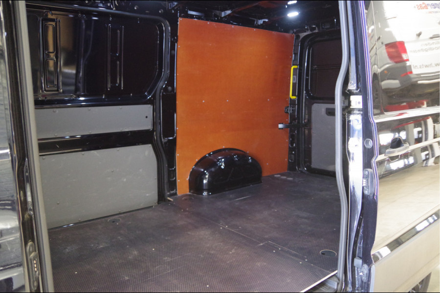 Volkswagen Crafter 35 2.0 TDI L3H2(L2H1) 177PK AUT. LED, 2X SCHUIFDEUR, ADAPT. CRUISE, CAMERA, STUURVERWARMING, LEDER STUUR, CARPLAY, AIRCO, DUBBEL