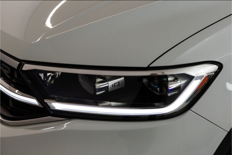 Volkswagen T-Roc 1.5 TSI 2x R-Line 150PK | Pano | Camera | IQ Light | 19'' R | 12 MND Garantie