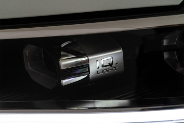 Volkswagen T-Roc 1.5 TSI 2x R-Line 150PK | Pano | Camera | IQ Light | 19'' R | 12 MND Garantie