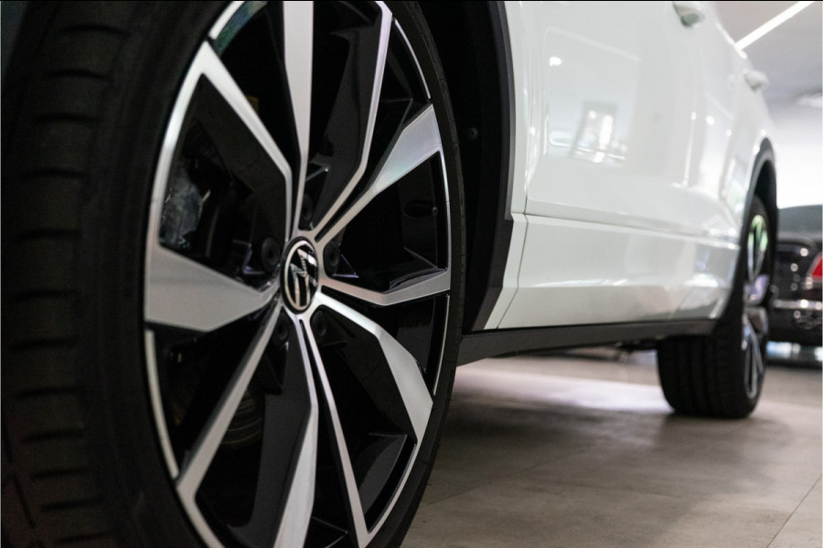 Volkswagen T-Roc 1.5 TSI 2x R-Line 150PK | Pano | Camera | IQ Light | 19'' R | 12 MND Garantie