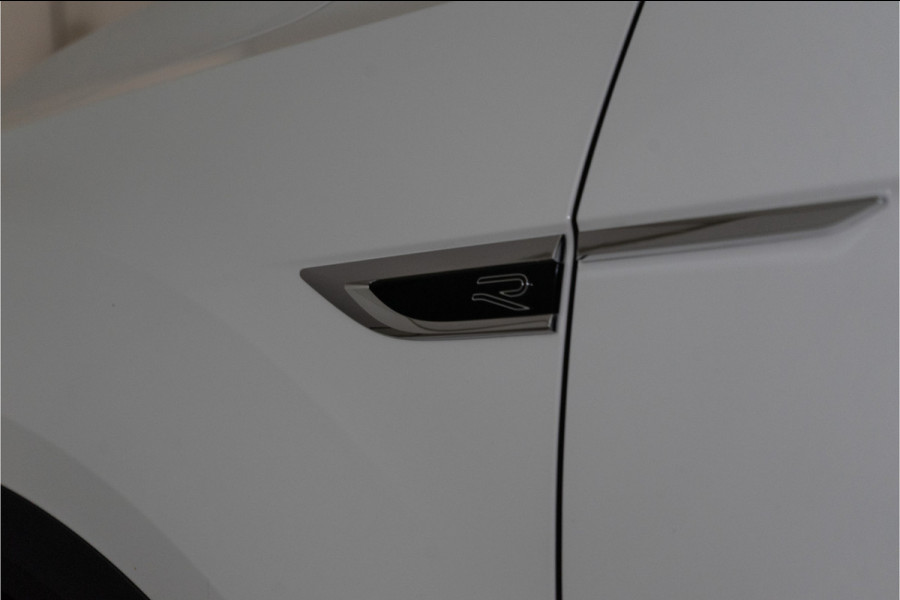 Volkswagen T-Roc 1.5 TSI 2x R-Line 150PK | Pano | Camera | IQ Light | 19'' R | 12 MND Garantie