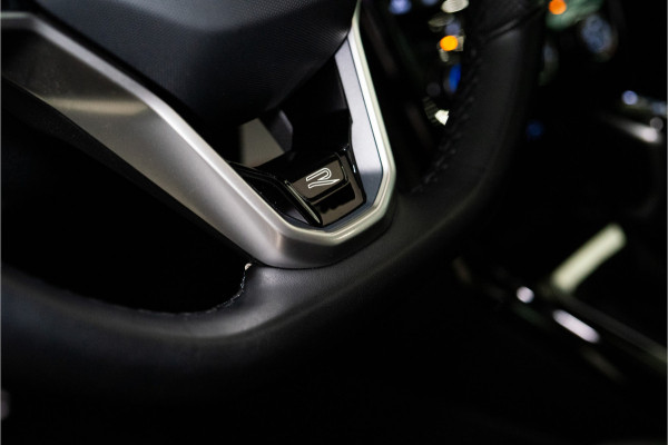 Volkswagen T-Roc 1.5 TSI 2x R-Line 150PK | Pano | Camera | IQ Light | 19'' R | 12 MND Garantie