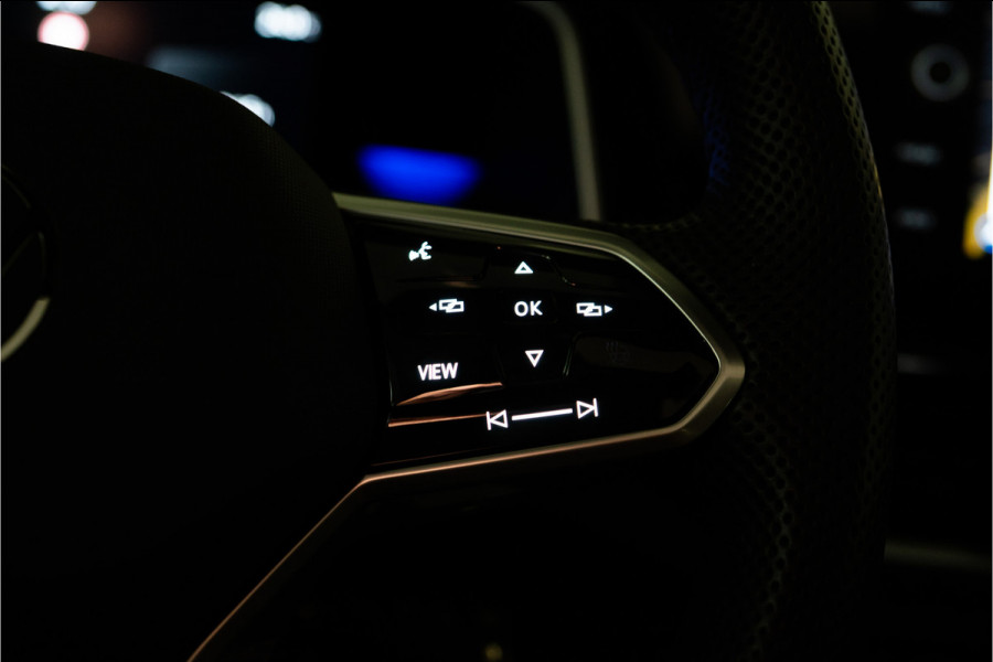 Volkswagen T-Roc 1.5 TSI 2x R-Line 150PK | Pano | Camera | IQ Light | 19'' R | 12 MND Garantie