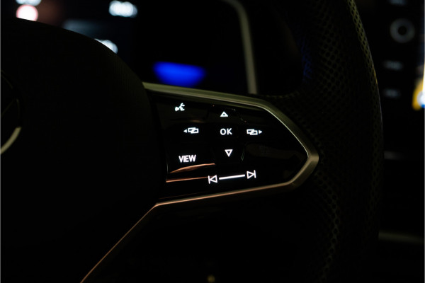 Volkswagen T-Roc 1.5 TSI 2x R-Line 150PK | Pano | Camera | IQ Light | 19'' R | 12 MND Garantie