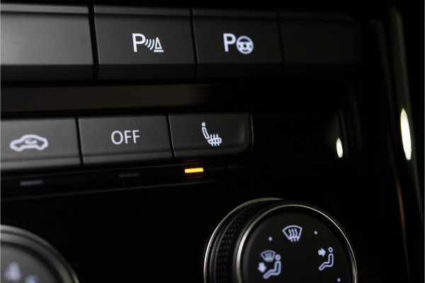 Volkswagen T-Roc 1.5 TSI 2x R-Line 150PK | Pano | Camera | IQ Light | 19'' R | 12 MND Garantie