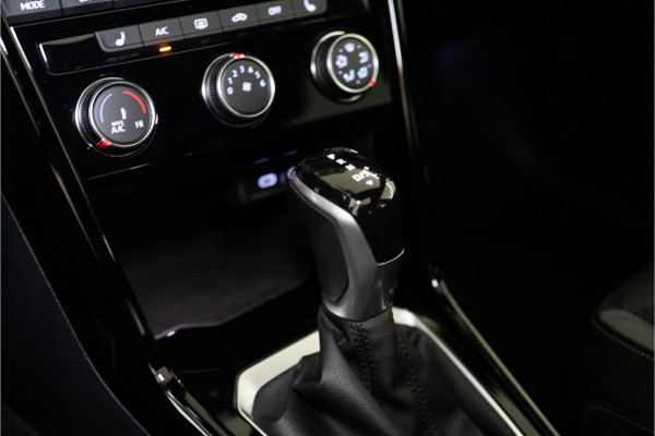 Volkswagen T-Roc 1.5 TSI 2x R-Line 150PK | Pano | Camera | IQ Light | 19'' R | 12 MND Garantie