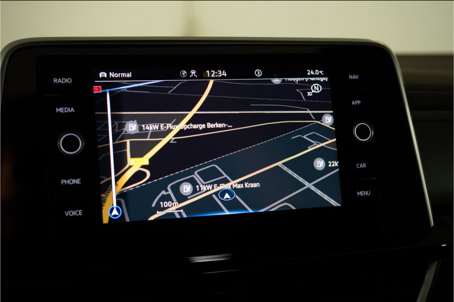 Volkswagen T-Roc 1.5 TSI 2x R-Line 150PK | Pano | Camera | IQ Light | 19'' R | 12 MND Garantie
