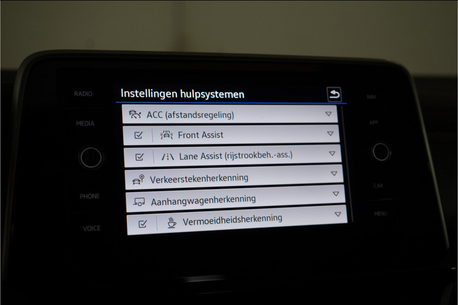Volkswagen T-Roc 1.5 TSI 2x R-Line 150PK | Pano | Camera | IQ Light | 19'' R | 12 MND Garantie