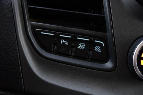Ford Transit Custom 300 2.0 TDCI L2H1 PB Edition Camera, Cruise, Carplay, Automaat, 130pk, LED, Sensoren, Multimedia, Trekhaak, Uniek!