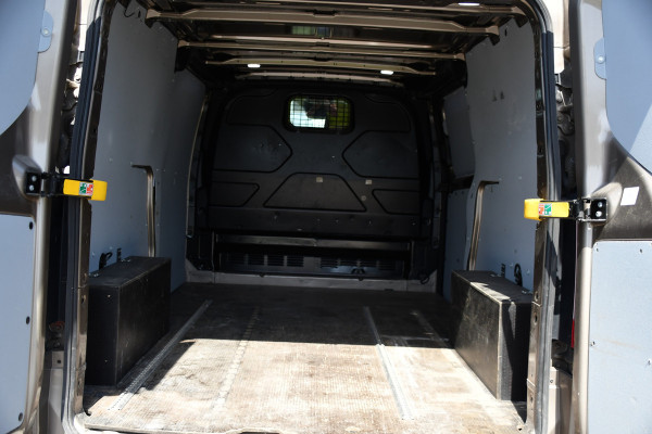 Ford Transit Custom 300 2.0 TDCI L2H1 PB Edition Camera, Cruise, Carplay, Automaat, 130pk, LED, Sensoren, Multimedia, Trekhaak, Uniek!