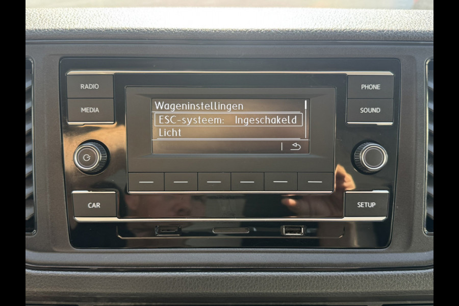 Volkswagen Crafter 35 2.0 TDI L4 Bakwagen+laadklep Cruise Airconditioning Media player Bluetooth All season banden