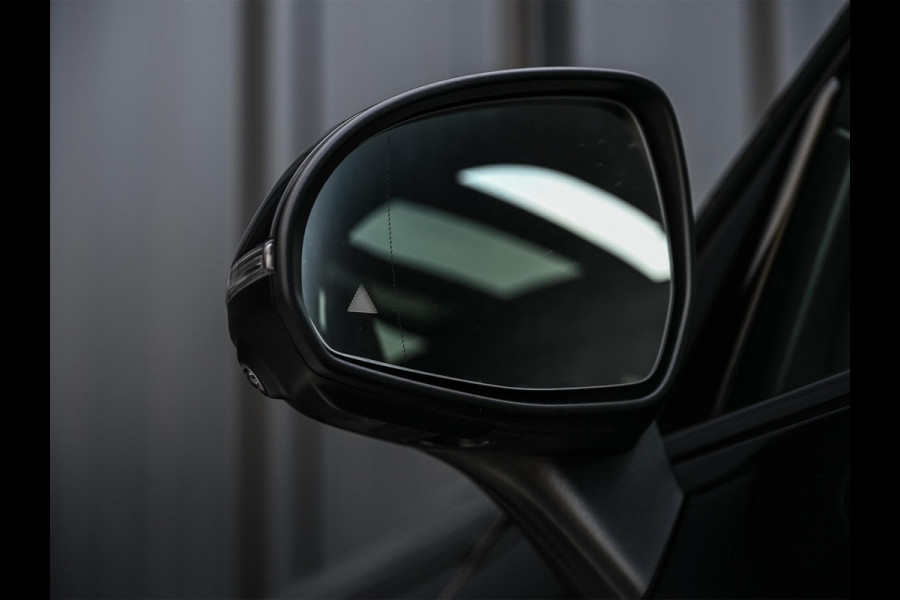 Mercedes-Benz GLC 300e 4MATIC AMG Line | Panoramadak | Burmester | Night pack | Head-up | 360 camera | Digital light | Keyless | Stoelverwarming | Ambiance interieur