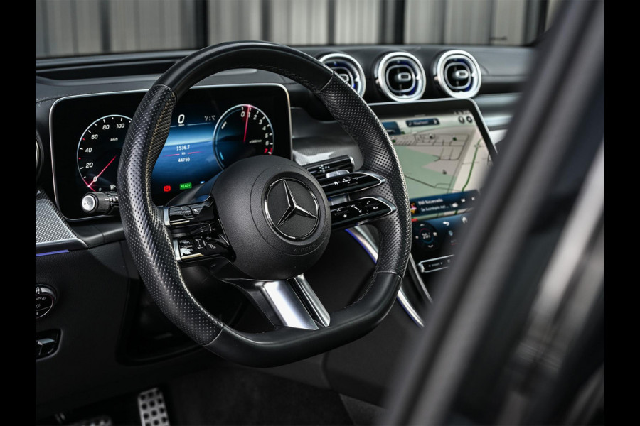 Mercedes-Benz GLC 300e 4MATIC AMG Line | Panoramadak | Burmester | Night pack | Head-up | 360 camera | Digital light | Keyless | Stoelverwarming | Ambiance interieur