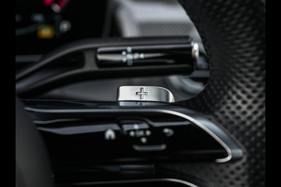 Mercedes-Benz GLC 300e 4MATIC AMG Line | Panoramadak | Burmester | Night pack | Head-up | 360 camera | Digital light | Keyless | Stoelverwarming | Ambiance interieur
