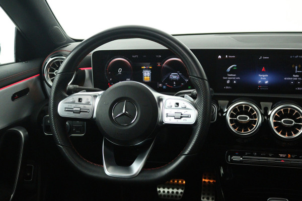 Mercedes-Benz CLA-Klasse 200 Business Solution AMG (PANORAMADAK, SFEERVERLICHTING, STOELVERWARMING, 1e EIGENAAR, GOED ONDERHOUDEN)