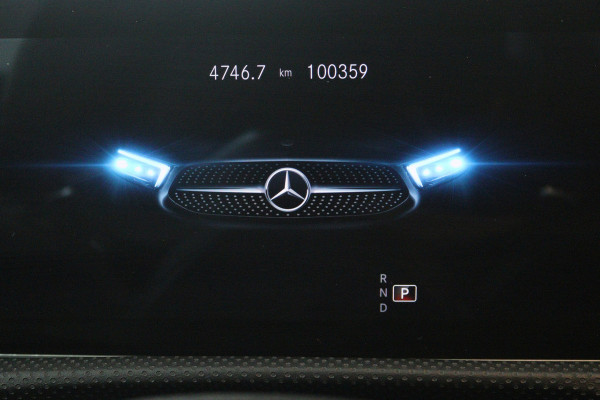 Mercedes-Benz CLA-Klasse 200 Business Solution AMG (PANORAMADAK, SFEERVERLICHTING, STOELVERWARMING, 1e EIGENAAR, GOED ONDERHOUDEN)