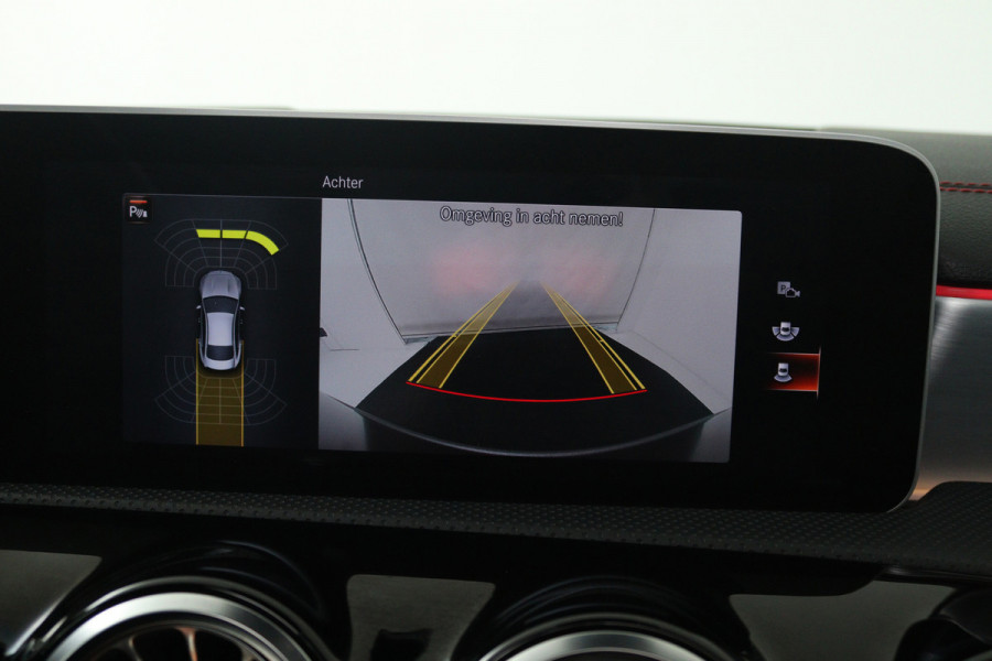 Mercedes-Benz CLA-Klasse 200 Business Solution AMG (PANORAMADAK, SFEERVERLICHTING, STOELVERWARMING, 1e EIGENAAR, GOED ONDERHOUDEN)