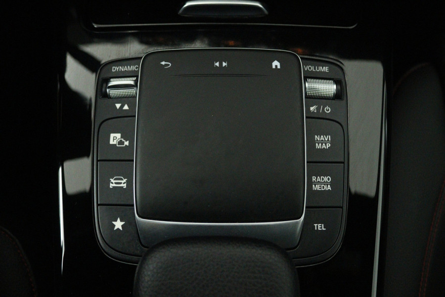 Mercedes-Benz CLA-Klasse 200 Business Solution AMG (PANORAMADAK, SFEERVERLICHTING, STOELVERWARMING, 1e EIGENAAR, GOED ONDERHOUDEN)
