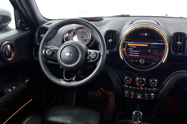 MINI Countryman 1.5 Cooper Chili (PANORAMADAK, STOELVERWARMING, HEAD-UP, CLIMA, H/K, VOORRUIT VERWARMING, LED)