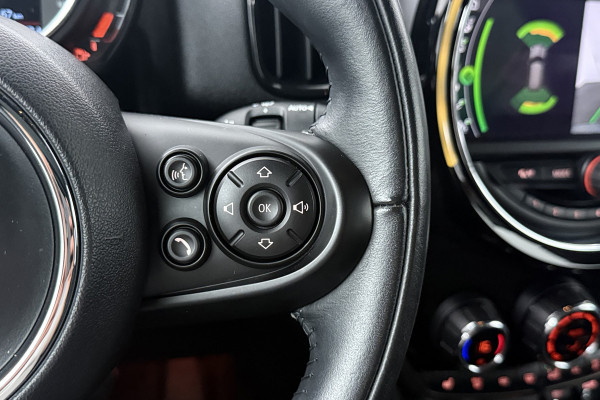 MINI Countryman 1.5 Cooper Chili (PANORAMADAK, STOELVERWARMING, HEAD-UP, CLIMA, H/K, VOORRUIT VERWARMING, LED)