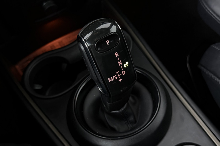 MINI Countryman 1.5 Cooper Chili (PANORAMADAK, STOELVERWARMING, HEAD-UP, CLIMA, H/K, VOORRUIT VERWARMING, LED)