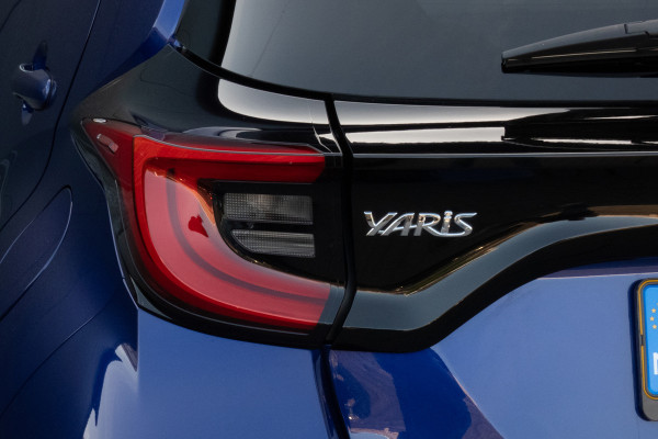 Toyota Yaris 1.5 Hybrid 115 First Edition | JBL | Head Up | ACC | Leder |