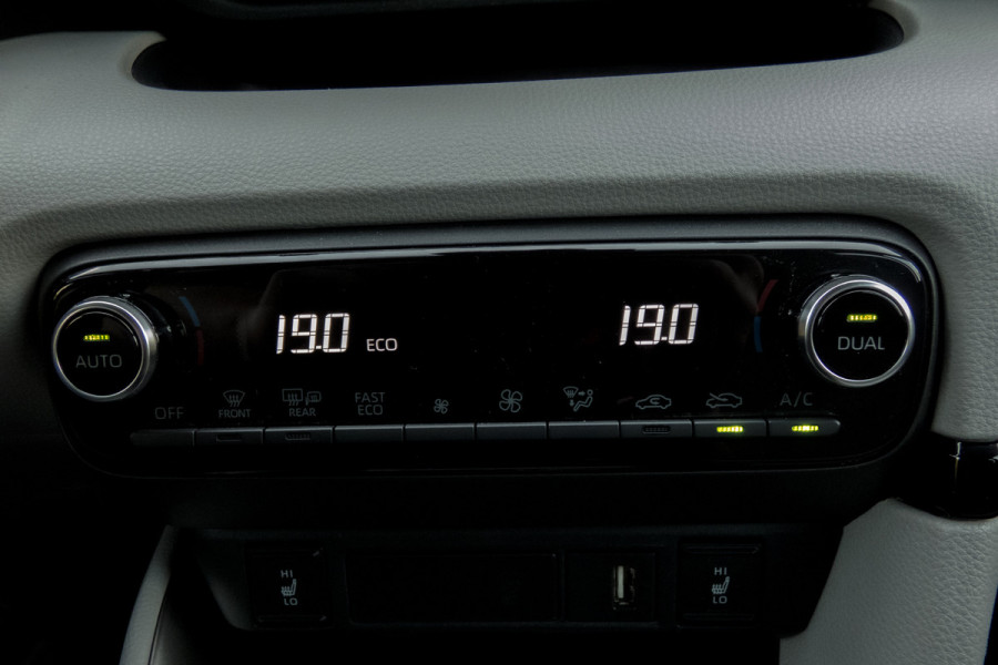 Toyota Yaris 1.5 Hybrid 115 First Edition | JBL | Head Up | ACC | Leder |